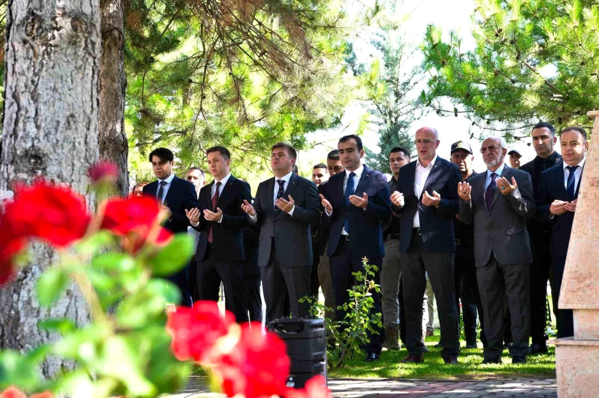 Karaman’da 15 Temmuz Demokrasi ve Milli Birlik Günü etkinlikleri kapsamında şehitlikler ziyaret edildi