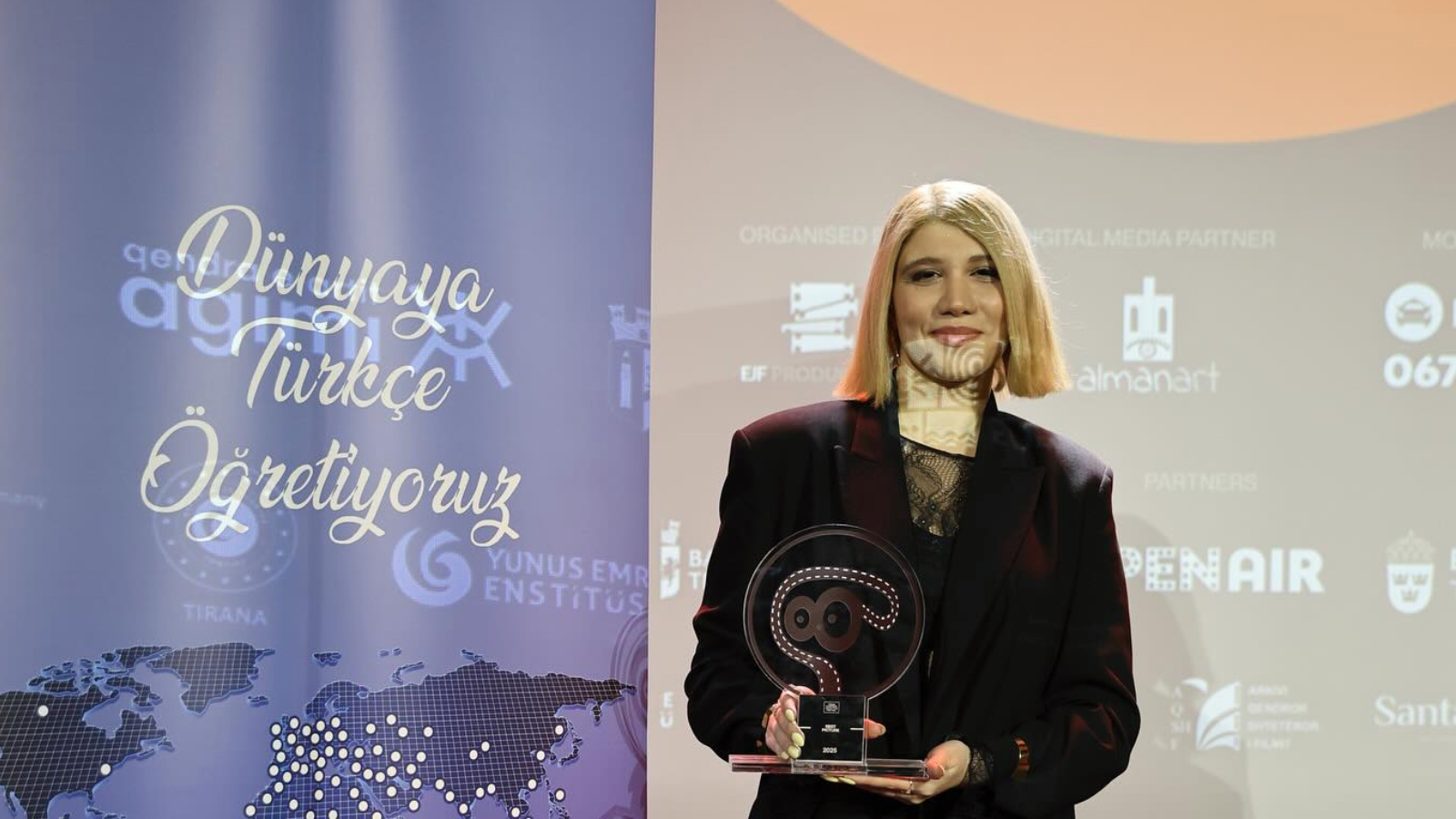 adresi olmayan ev filmi arnavutlukta odule layik goruldu CcBcbGuD