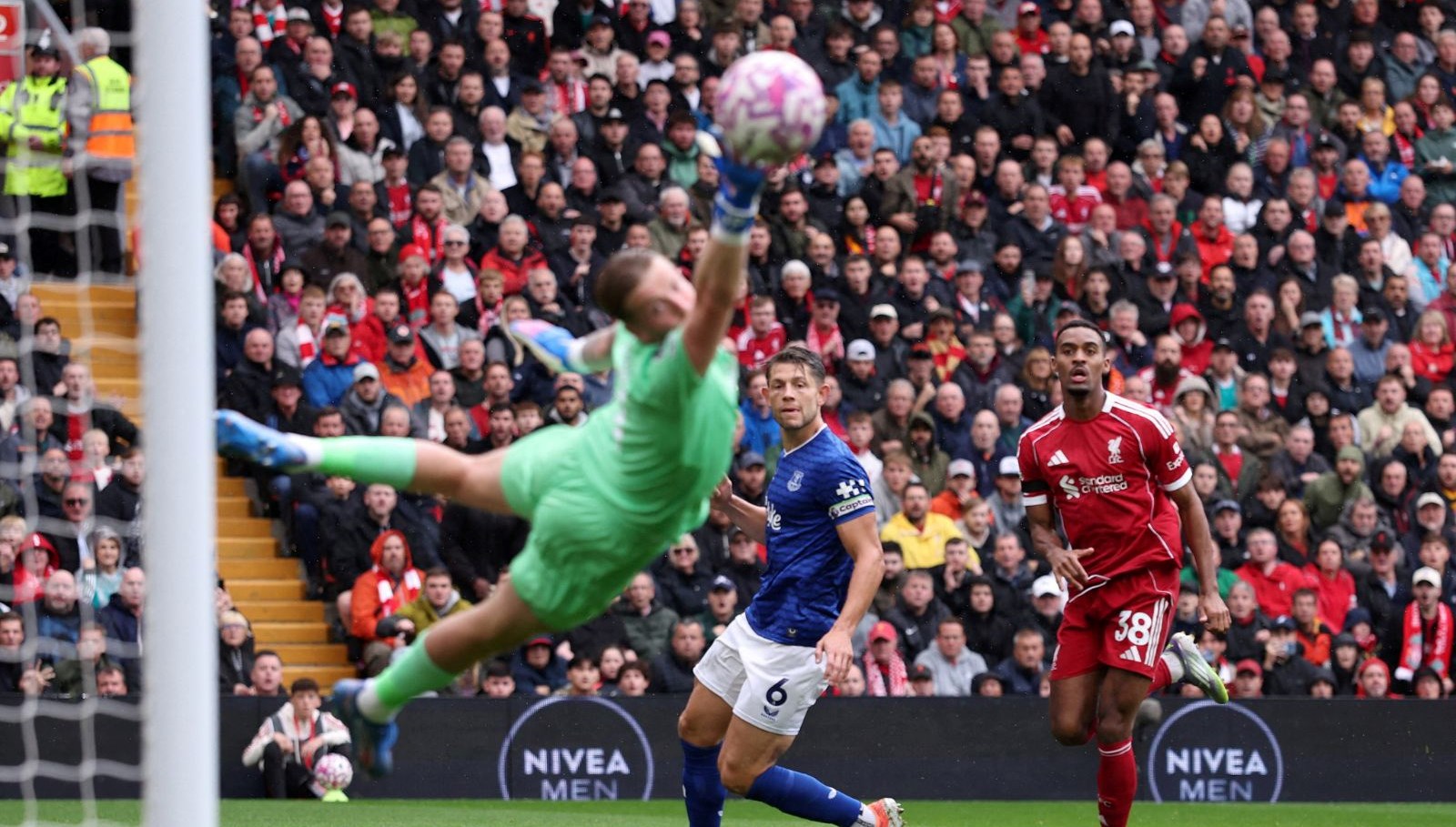 galatasarayin rakibi liverpool merseyside derbisinde kazandi 5 yil sonra 5te 5 lAVC6jvG