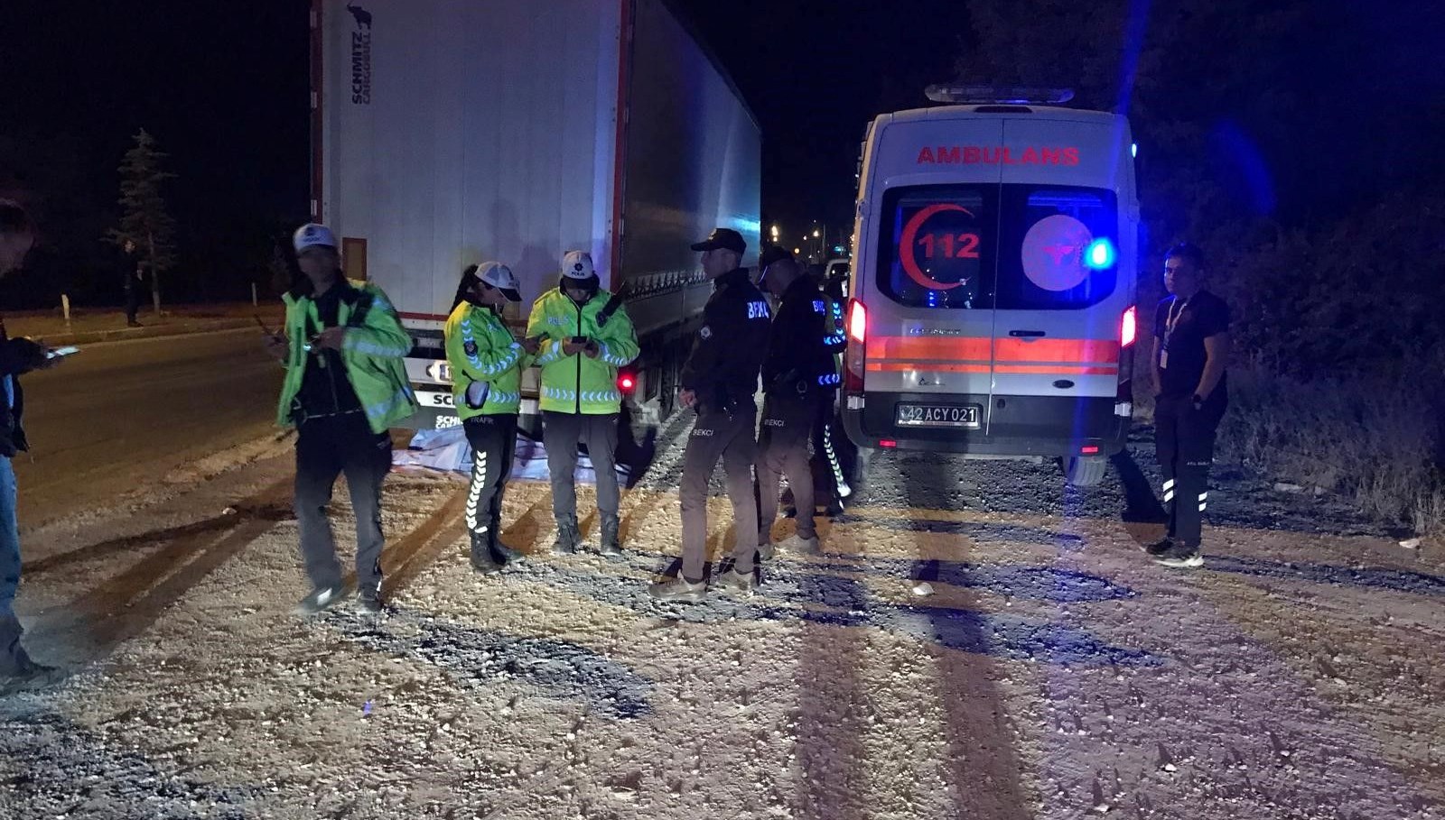 karsiya gecmek isterken tirin carptigi genc hayatini kaybetti 7SDbf41h