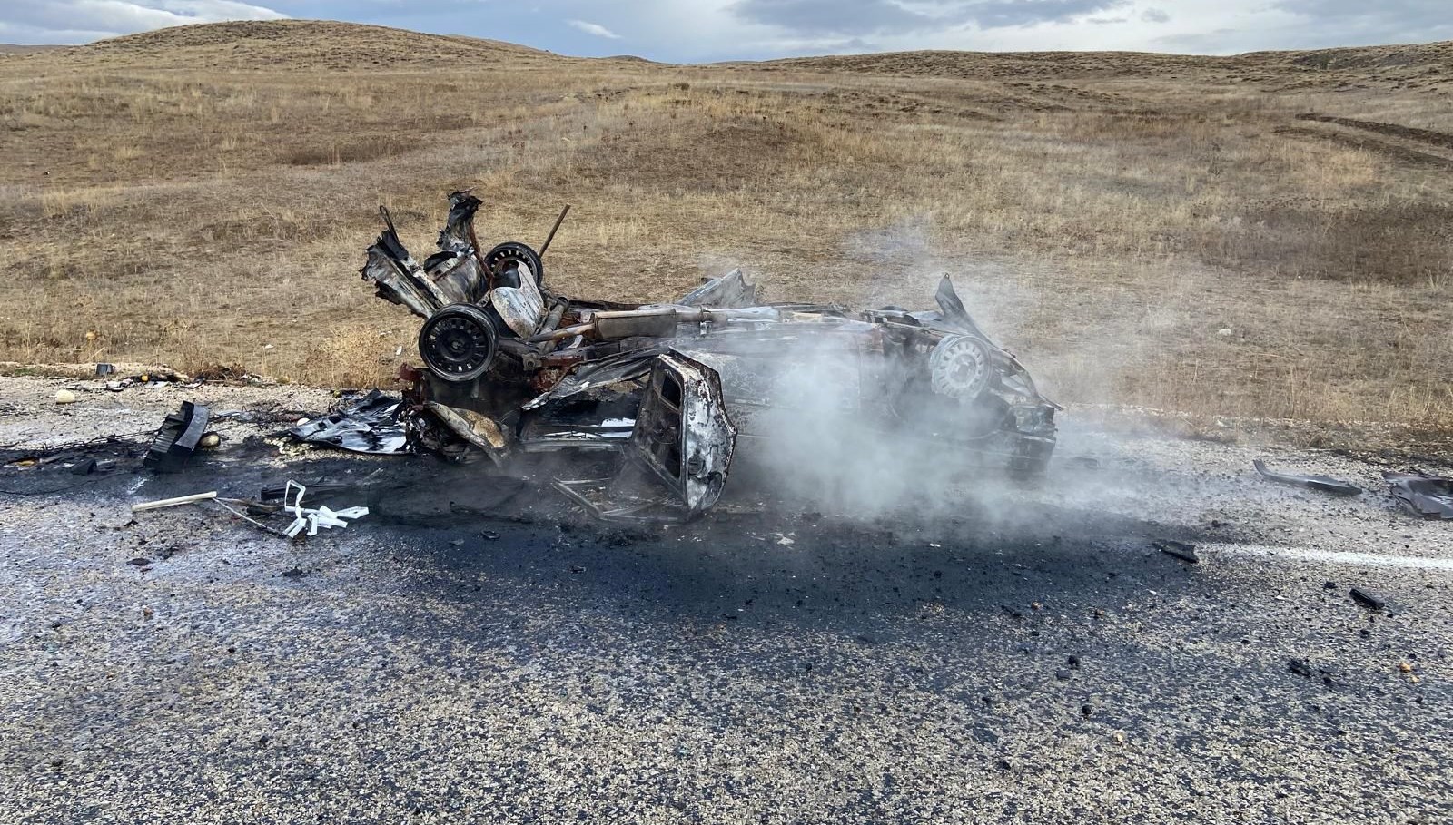 bayburtta otomobil sarampole devrildi bir can kaybi var 72e2AAuF