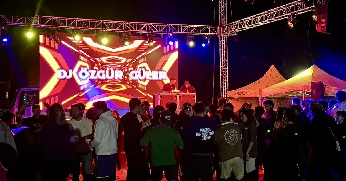 gencler izmir foca kampinda gonullerince eglendi leNVxamG