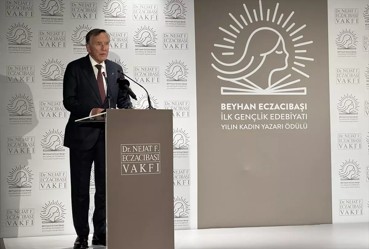 koray avci cakman yilin kadin yazari odulunu kazandi 4InIy5zU.jpg