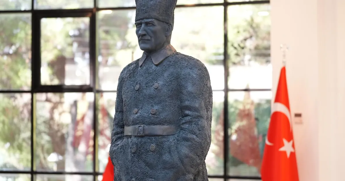 manisada ataturk heykelleri sergisi acildi Xi5duvht.webp