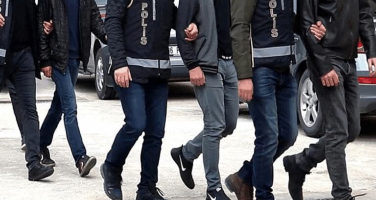 adanada-1-kisiyi-bicaklayarak-oldurdugu-iddia-edilen-zanli-tutuklandi-RCvES5Y7.jpg