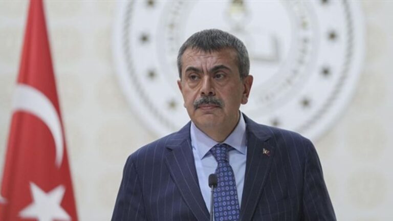 bakan-tekin-yeni-ara-tatil-sistemini-acikladi-EMnBs4fK.jpg